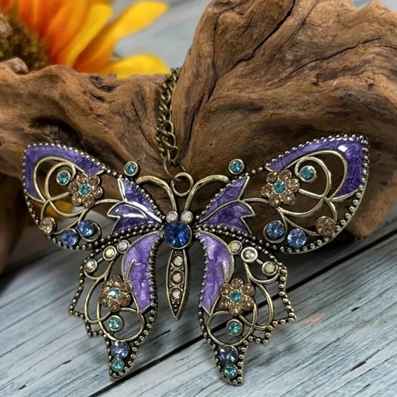 Jewelry - New Butterfly Pendant Necklace